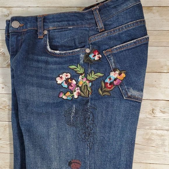Zara Premium Denim Embroidered Raw Hem Jeans Flower Floral Design 24½" Waist 26L - Picture 10 of 11